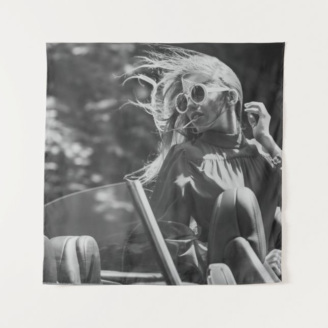 Tapete De Parede Bonito mulher no carro conversível (Frente)