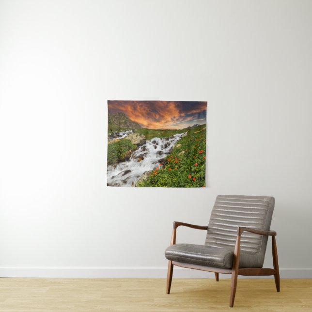 Tapete De Parede Cachoeira nas montanhas com flores (In Situ (Horizontal))