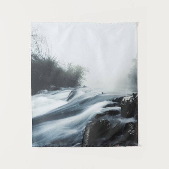 Tapete De Parede Cascata em cascata numa manhã mística nebulosa (Frente)