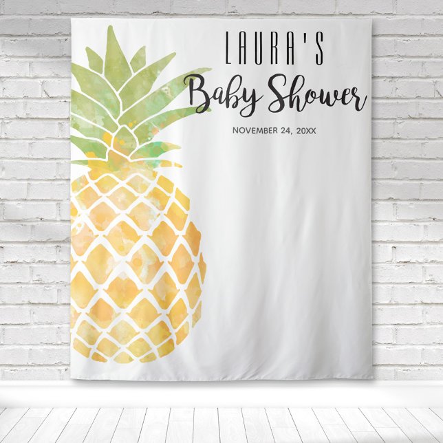 Tapete De Parede Chuva Tropical de Aquarela Amarela do Bebê (Pineapple baby shower with a large watercolor pineapple stencil on the side for a tropical backdrop.)