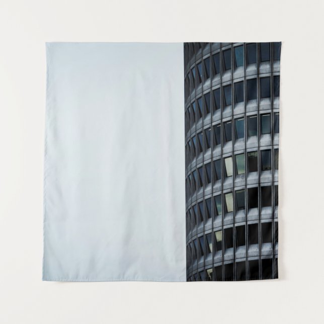 Tapete De Parede CONSTRUÇÃO CONCRETA DE cinzas SOB O CÉU BRANCO DUR (Frente)