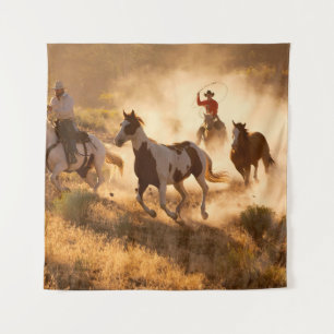 Tapete De Parede Dois cowboys ocidentais andando a cavalo, a papar