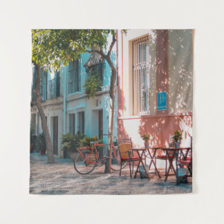 Tapete De Parede Duas mesas marrons lá fora