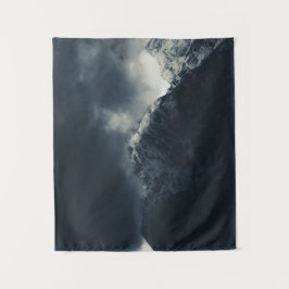 Tapete De Parede Escuridão e nuvens de tempestade sobre montanhas