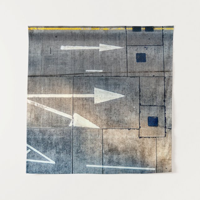 Tapete De Parede Estrada concreta com direções de seta pintada (Frente)
