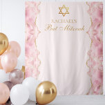 Tapete De Parede Festa Personalizada do Bat Mitzvah, Dourado Rosa,<br><div class="desc">O cor-de-rosa-chico e o ouro enfeitam o lado deste elegante partido Bat Mitzvah, que é o pano de fundo de boas-vindas. O nome da sua filha está escrito em um belo roteiro formal sob a Estrela de David. Ttapeçaria perfeita para uma família judia na moda celebrando uma garota sendo chamada...</div>