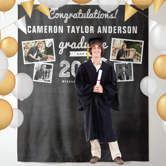 Tapete De Parede Fundo para Fotos de Formatura com Desenho de Giz d (20YY White Sketch Black Chalkboard Graduation Party 4 Photo Backdrop by www.zazzle.com/color_therapy)