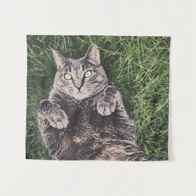 Tapete De Parede gato cinza deitado na grama (Frente (Horizontal))