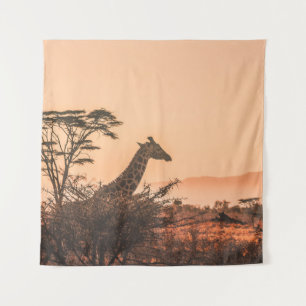 TAPETE DE PAREDE GIRAFFE PRETO E BRANCO NO CAMPO DE GRAMAS MARAVILH