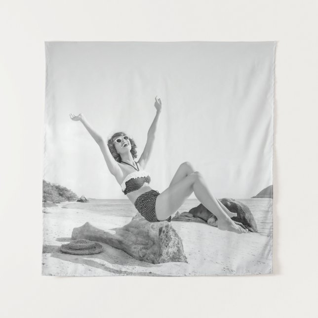 Tapete De Parede Jovens atrativas em biquíni na beachvinta (Frente)