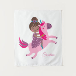 Tapete De Parede Linda menina de cabelo castanho montando um unicór