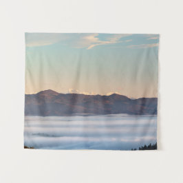 Tapete De Parede Montanha majestosa Triglav com nevoeiro no vale