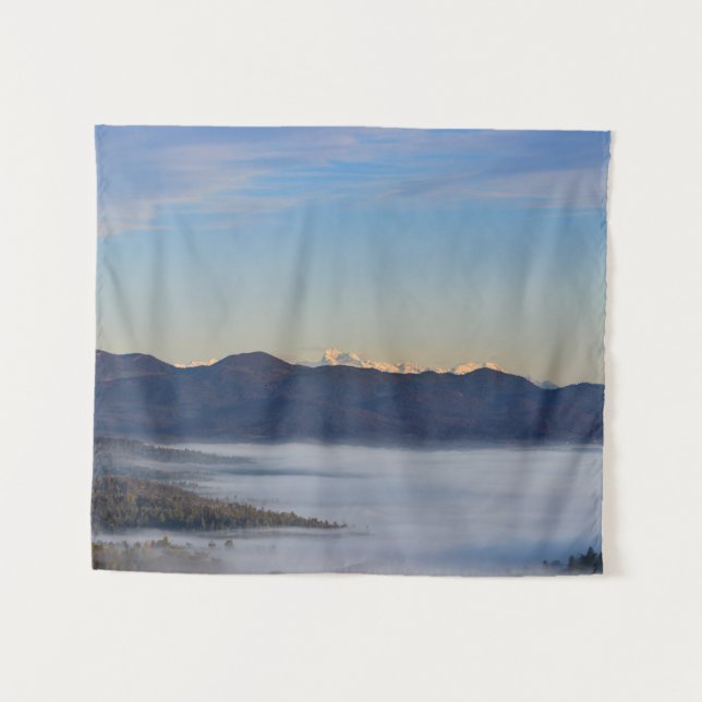 Tapete De Parede Montanha majestosa Triglav com nevoeiro no vale (Frente (Horizontal))