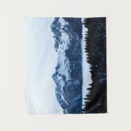 Tapete De Parede Montanhas, florestas de abeto e nuvens