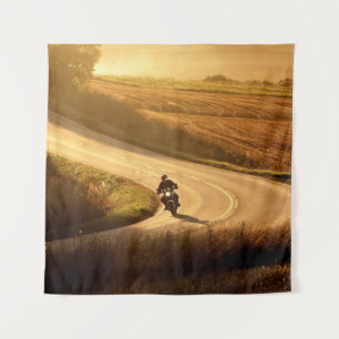 Tapete De Parede Motocicleta na estrada rural no outono à noite.
