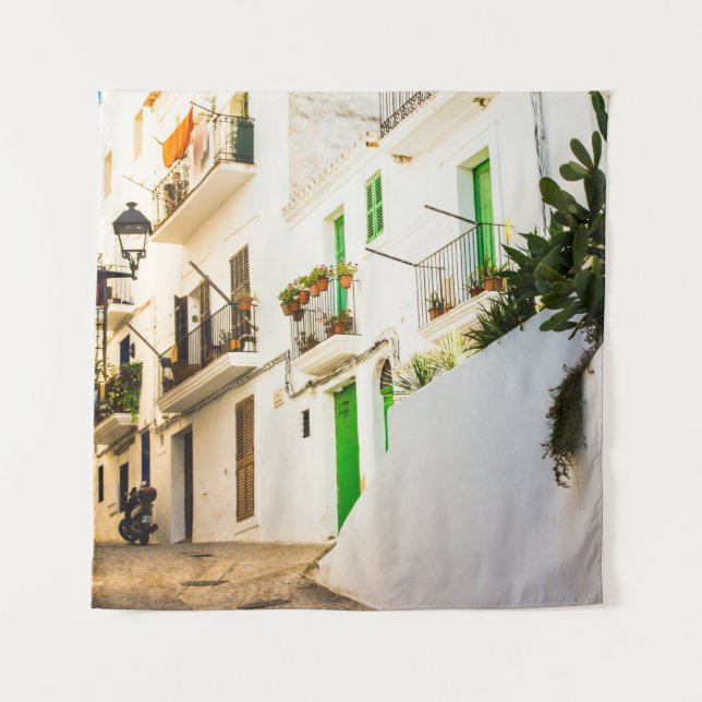 TAPETE DE PAREDE MOTOCICLO PRETO PERTO DA CONSTRUÇÃO DE PAREDE BRAN (Frente)