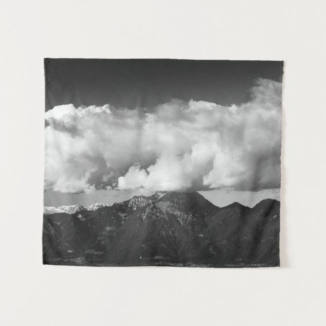 Tapete De Parede Mountain Storžič, Eslovênia sob nuvens (Frente (Horizontal))