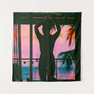 Tapete De Parede Mulher no topo do tanque preto e calças em preto