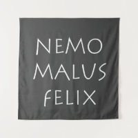 Nemo malus felix