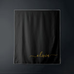 Tapete De Parede Nome do Monograma Rapariga de Script Moderno Doura<br><div class="desc">Nome do Monograma Simples Preto e Dourado e Tapeçaria. Isto faz o doce e perfeito aniversário de 16 anos,  casamento,  chá de panela,  aniversário,  chá de fraldas ou festa de solteira presente para alguém que ama luxo de luxo e estilos quíticos.</div>
