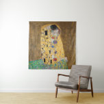 Tapete De Parede O Beijo de Gustav Klimt<br><div class="desc">O Beijo de Gustav Klimt O Beijo é uma pintura de óleo na canvas com folhas de ouro, prata e platina adicionadas pelo pintor simbolista austríaco Gustav Klimt. Ela foi pintada em algum ponto em 1907 e 1908, no auge do que os estudiosos chamam de "Período Ouro". Apresentando tonalidades de...</div>