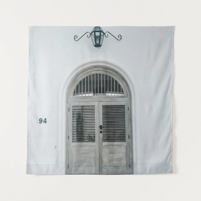 TAPETE DE PAREDE PORTA DE MADEIRA DE CINZA FECHADA ABAIXO DO CONCEI (Frente)