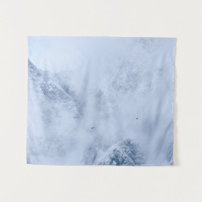 Tapete De Parede Ravens, montanhas e nuvens de neve (Frente (Horizontal))