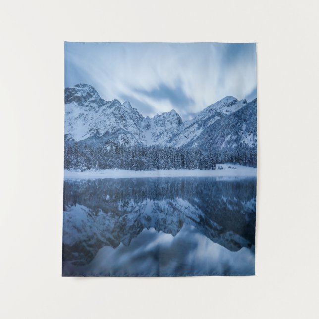 Tapete De Parede Reflexão sobre montanhas majestosas lago de Fusine (Frente)