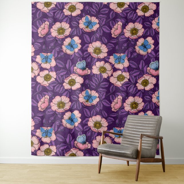 Tapete De Parede Rosa de cão e borboletas em rosa e roxo (In Situ)