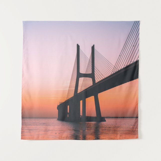TAPETE DE PAREDE SILHOUTE DA PONTE SOB O CÉU CLARO (Frente)