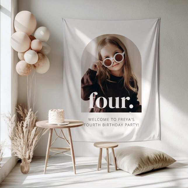 Tapete De Parede Sinal de Boas-Vindas de Foto com Arco para 4º Aniv (Zazzle 4th Birthday Four Arched Photo Welcome Sign Tapestry)