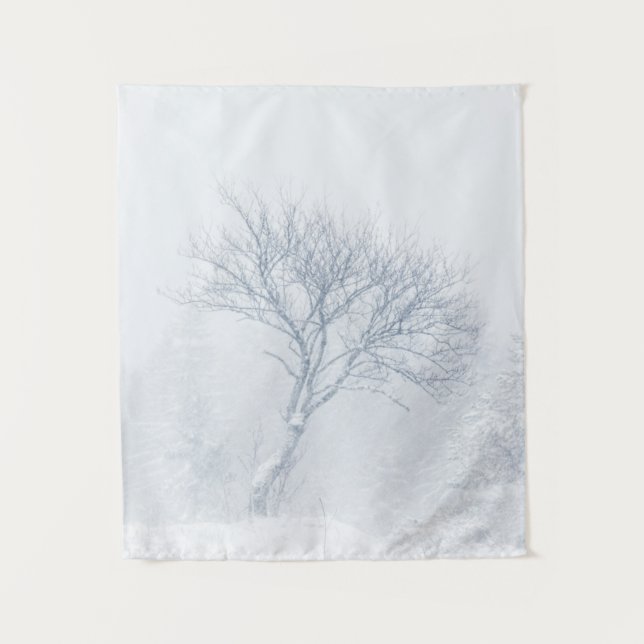 Tapete De Parede Solitário durante tempestade de neve no inverno (Frente)