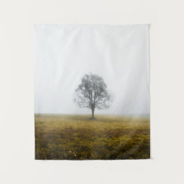 Tapete De Parede Solitário numa manhã de outono nebulosa