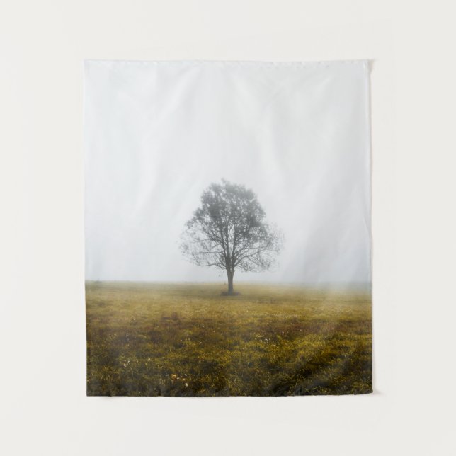 Tapete De Parede Solitário numa manhã de outono nebulosa (Frente)