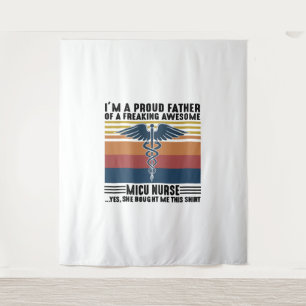 Tapete De Parede Sou Um Pai Orgulhoso De Um Micu Adorável.