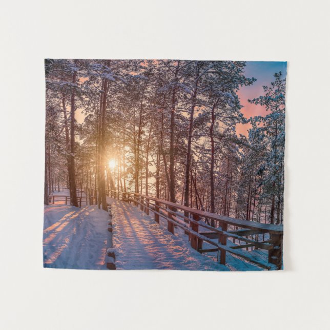 Tapete De Parede Sunset na floresta de pinheiros com neve com raio  (Frente (Horizontal))