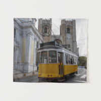 Trama amarela na Catedral de Lisboa em Portugal