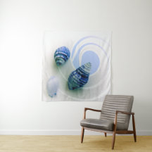 Três tapeçarias de conchas azuis