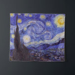 Tapete De Parede Vincent Van Gogh Starry Night Vintage Fine Art<br><div class="desc">Vincent van Gogh Starry Night Fine Art Painting Starry Night Starry Night é uma pintura do artista poste-impressionista holandês Vincent van Gogh. O céu azul à noite está cheio de nuvens, estrelas e uma lua crescente brilhante. A Noite Estrelada é a única noturna na série de visões da janela do...</div>