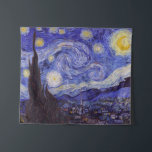 Tapete De Parede Vincent Van Gogh Starry Night Vintage Fine Art<br><div class="desc">Vincent van Gogh Starry Night Fine Art Painting Starry Night Starry Night é uma pintura do artista poste-impressionista holandês Vincent van Gogh. O céu azul à noite está cheio de nuvens, estrelas e uma lua crescente brilhante. A Noite Estrelada é a única noturna na série de visões da janela do...</div>