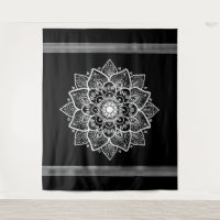 White Floral Mandala Preto Fundo