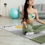 Tapete De Yoga Abstrato Minimalista de Meio século Arco-Íris Sun<br><div class="desc">Você pode alterar a cor do plano de fundo para a sua escolha. Ele pode ser personalizado clicando no botão personalizar e alterando a cor do plano de fundo, adicionando um nome, iniciais ou suas palavras favoritas. Entre em contato comigo em colorflowcreations@gmail.com se você quiser usar este design em outro...</div>