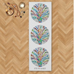 Tapete De Yoga Abstrato personalizado<br><div class="desc">Este único tapete ioga é decorado com um padrão de mosaico de cor arco-íris e é facilmente personalizável com seu nome ou monograma. Mosaico original © Michele Davies.</div>