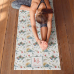 Tapete De Yoga Baleias Quimais Florais | Monograma<br><div class="desc">Eleve sua prática de yoga com esta Encantadora Moths Floral Whimsical, Yoga Mat, combinando a funcionalidade com o encanto eterno cottagecore. Apresentando um delicado padrão de mariposas graciosas e florais florescentes, este tapete ioga é perfeito para amantes da natureza e para aqueles que adoram designs caprichosos e inspirados na safra....</div>