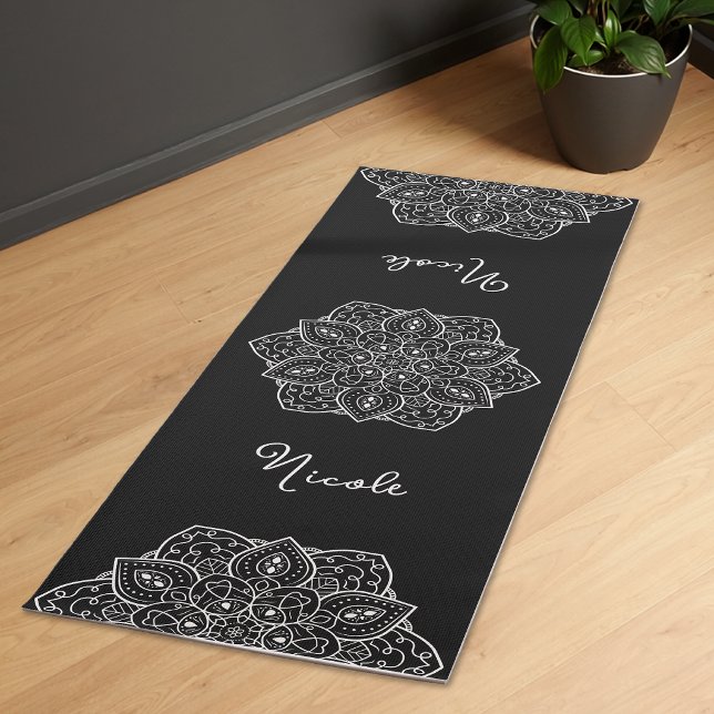 Tapete De Yoga Black And White Stylish Mandala With Custom Name (Criador carregado)