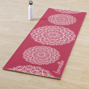 Tapete De Yoga Boho Magenta e Mandala Brancos Monogramas Elegante
