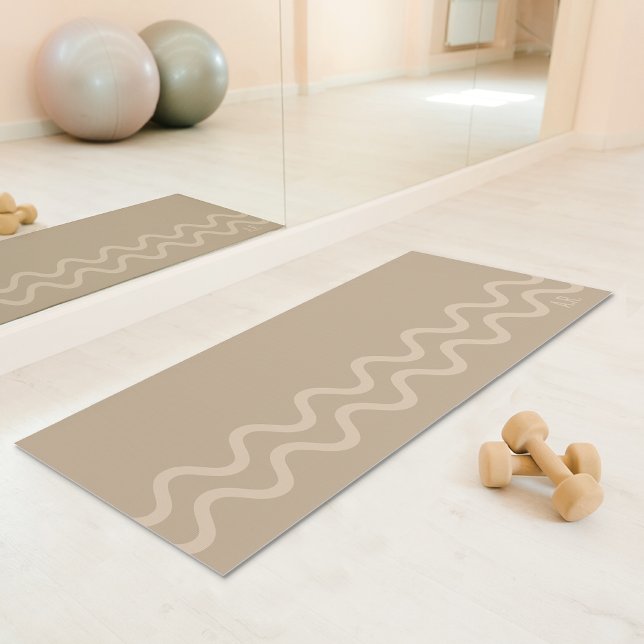 Tapete De Yoga Calm Beige Modern Minimal Wavy Lines With Initials (Disclaimer: This image is a digital mockup.)