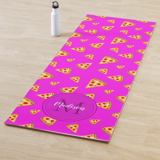 Tapete De Yoga Cool fun pizza slices pattern Monogram neon pink 2 (In Situ)