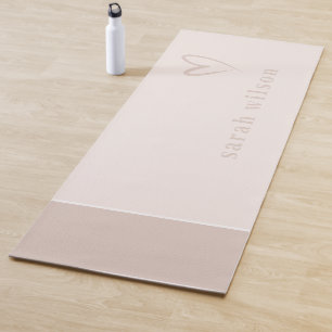 Tapete De Yoga Coração Rosa Mínimo Simples e Elegante Clássic