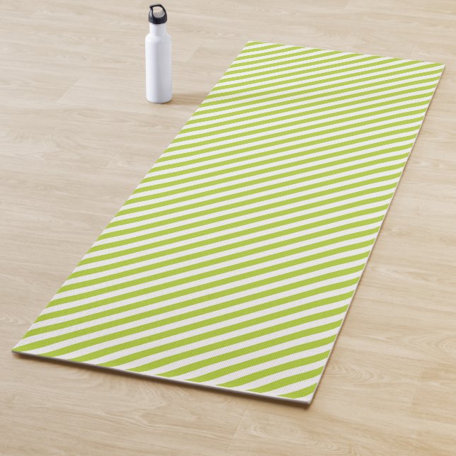Tapete De Yoga Diagonal lime green and white stripes pattern (In Situ)